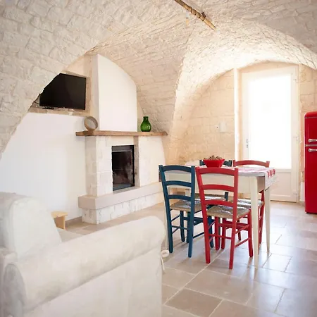 Tower House In Puglia With Pool בית נופש *