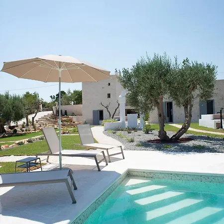 בית נופש Tower House In Puglia With Pool